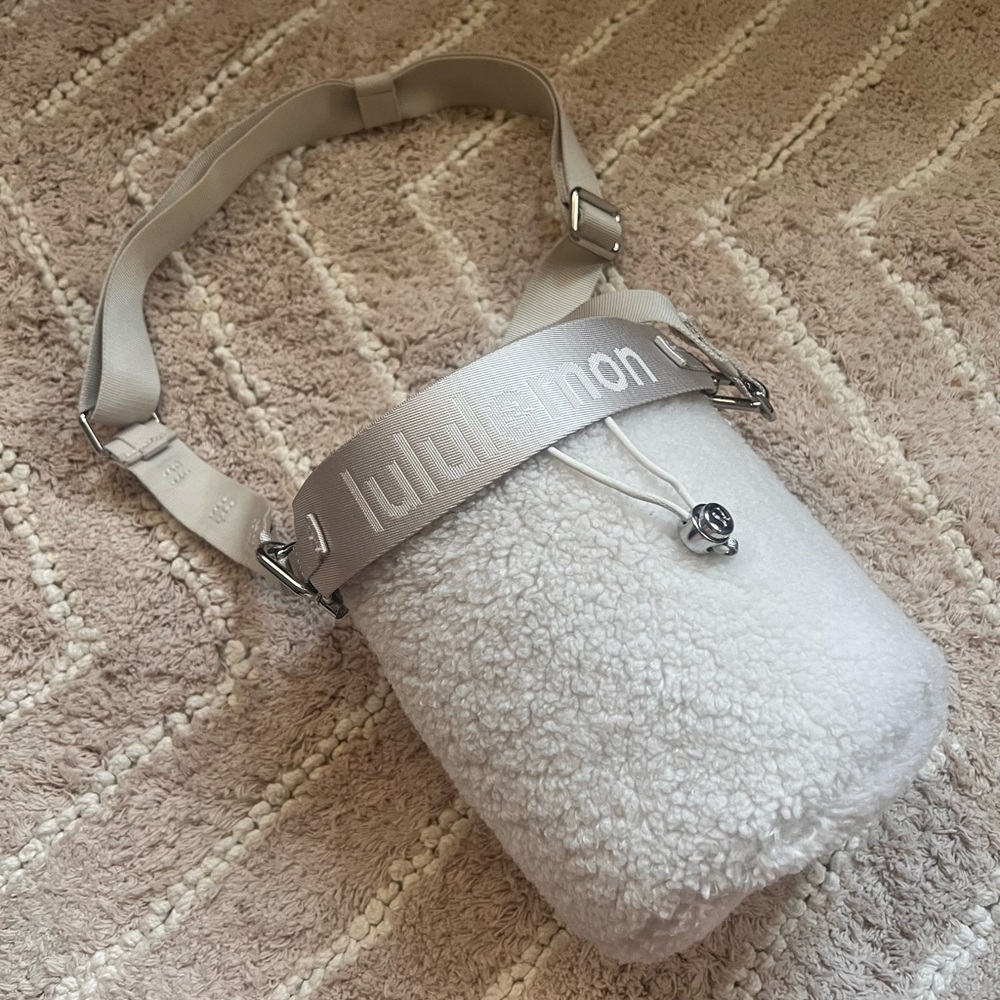 Lululemon Crossbody Bucket Bag *Fleece